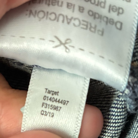 Universal Thread Women's Blue Distressed Jeans 6 - Picture 13 of 15